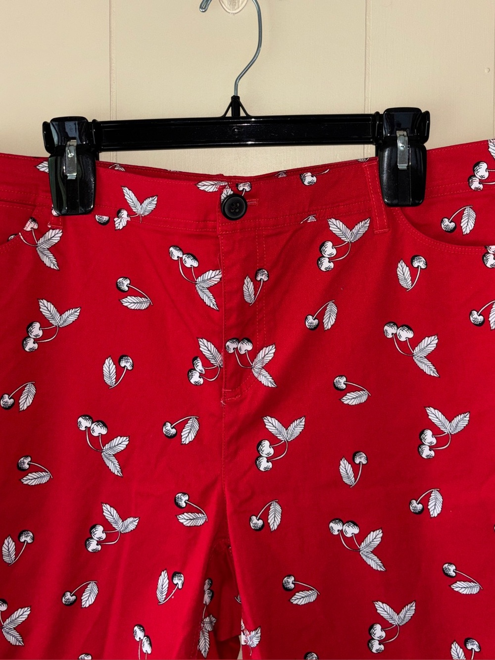 CJ Banks Red Cherry Print Shorts Plus size 14W. EUC